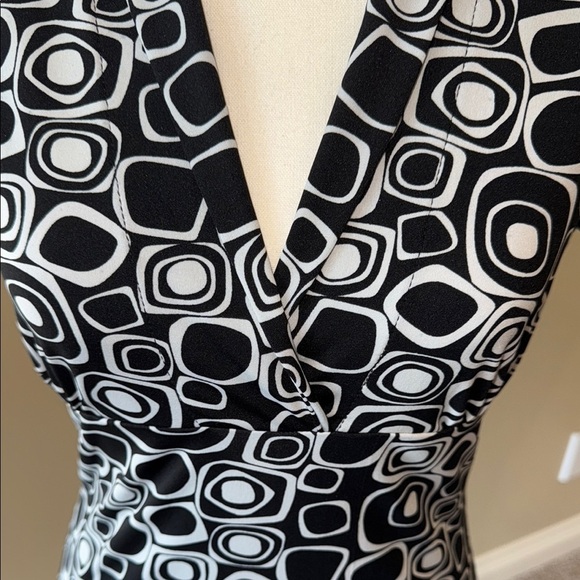 Tamara H. Black White Fitted Short Sleeve Blouse with Cross Body Neckline Women - Picture 2 of 10